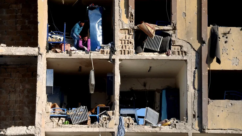 Následky výbuchu na univerzitě v Aleppu