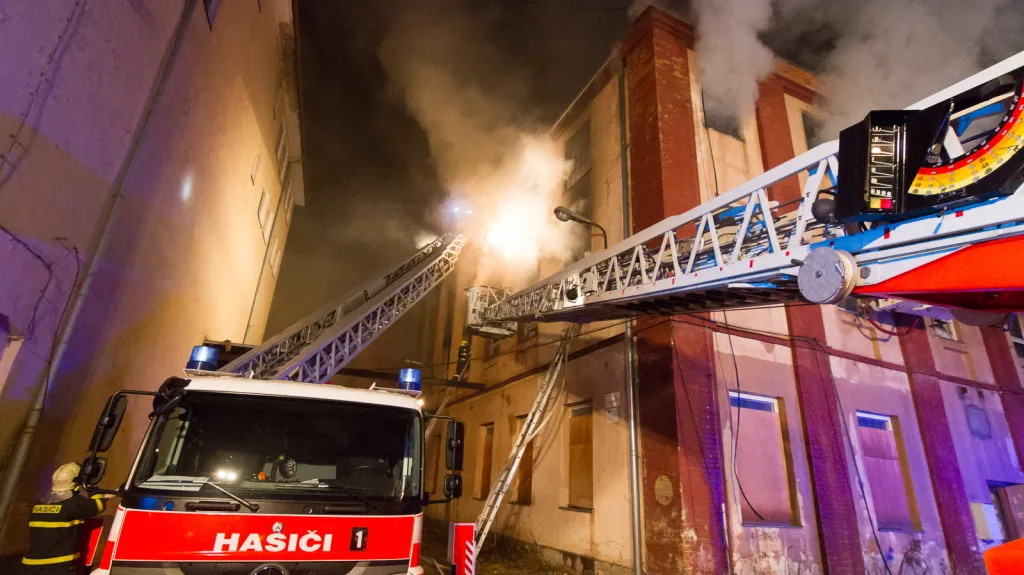 Požár bývalé textilky Karnola