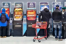Hrací automaty i v supermarketu. Finové mají k hazardu nezvykle vřelý vztah, našli jej ve válce