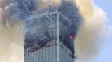 Severní věž Světového obchodního centra byla zasažena jako první ráno v 8 hodin a 46 minut uneseným letadlem letu American Airlines 11 rychlostí 790 km/h mezi 94. a 98. patrem. Po okamžité explozi došlo k uvěznění všech lidí v patrech nad místem nárazu.