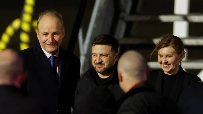 Volodymyr Zelenskyj a Olena Zelenská s irským premiérem Micheálem Martinem