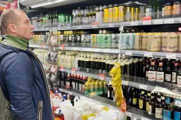 Rusové zapíjejí stres. Covid a válka zvedly v zemi spotřebu tvrdého alkoholu