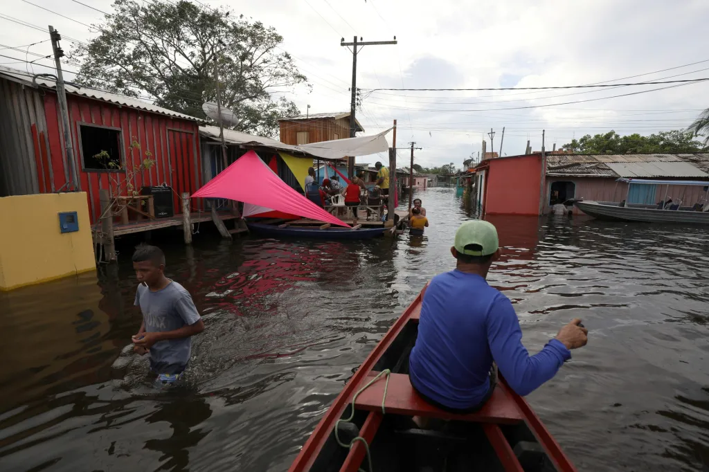 Koncem loňského roku se brazilské město Manaus stalo epicentrem pandemie. V současné době město prochází rozsáhlými záplavami