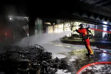 Policie kvůli požáru a násilnostem evakuovala Lyonské nádraží v Paříži