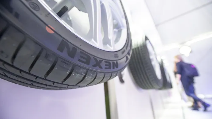 Vystavené pneumatiky na slavnostním zahájení provozu korejské továrny Nexen Tire Europe