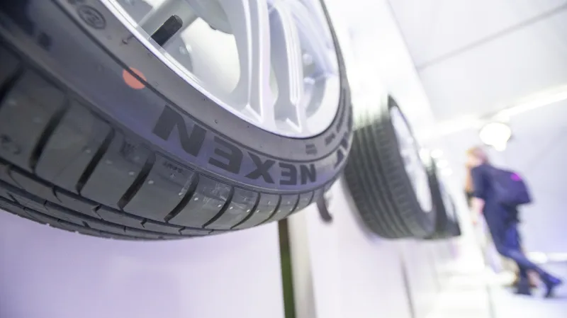 Vystavené pneumatiky na slavnostním zahájení provozu korejské továrny Nexen Tire Europe