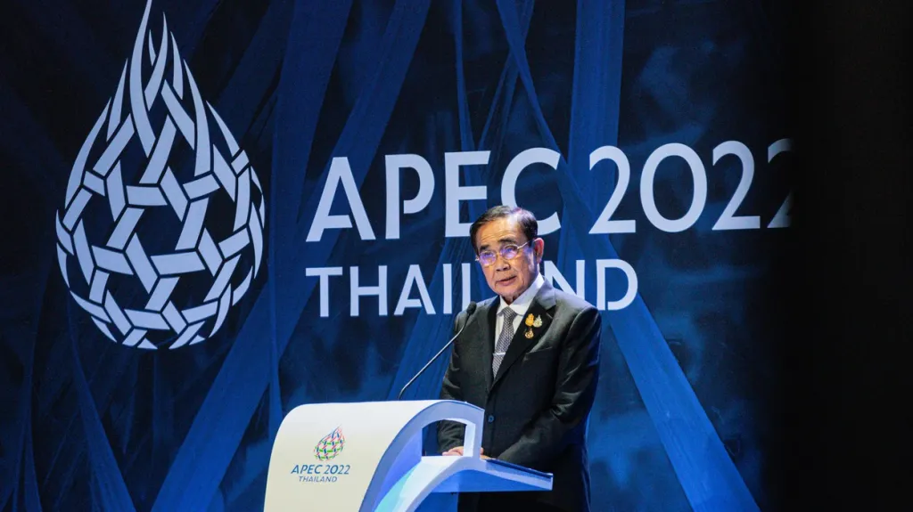 Premiér hostitelské země summitu APEC v Thajsku Prajutch Čan-Oča