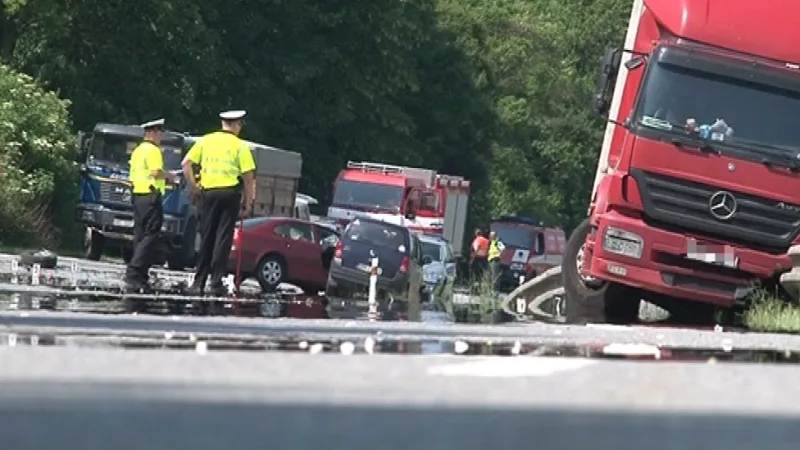 Místo tragické nehody osobního a níkladního vozu