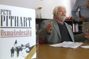 Nevzdávejte dějiny, žádá Petr Pithart. A aktualizoval knihu o osmašedesátém