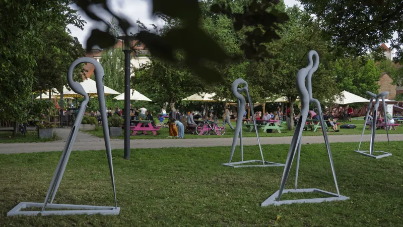 Sochy Ariela Štrukejla na Sokolském ostrově v Českých Budějovicích
