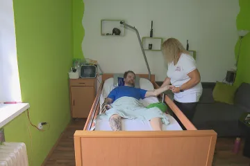 Zájem o domácí péči roste, místy zůstává nedostupná