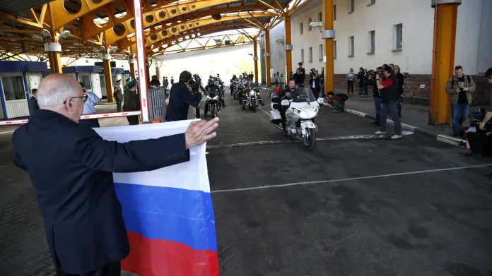 Ruští motorkáři opouštějí Bělorusko
