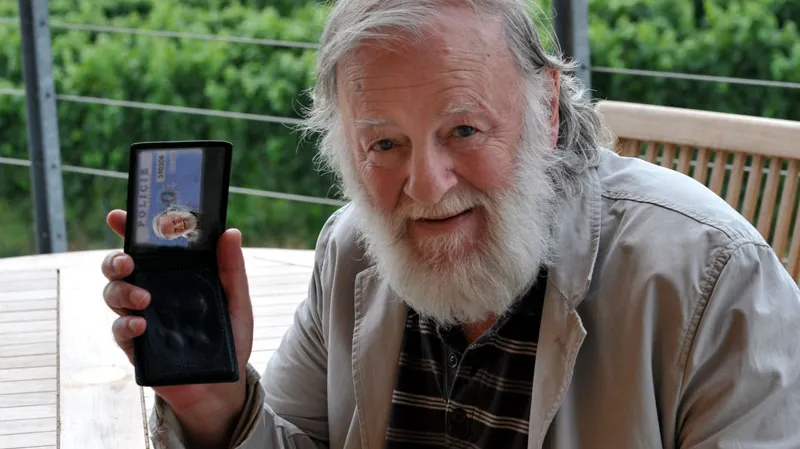 Okno do hřbitova / Sací koš