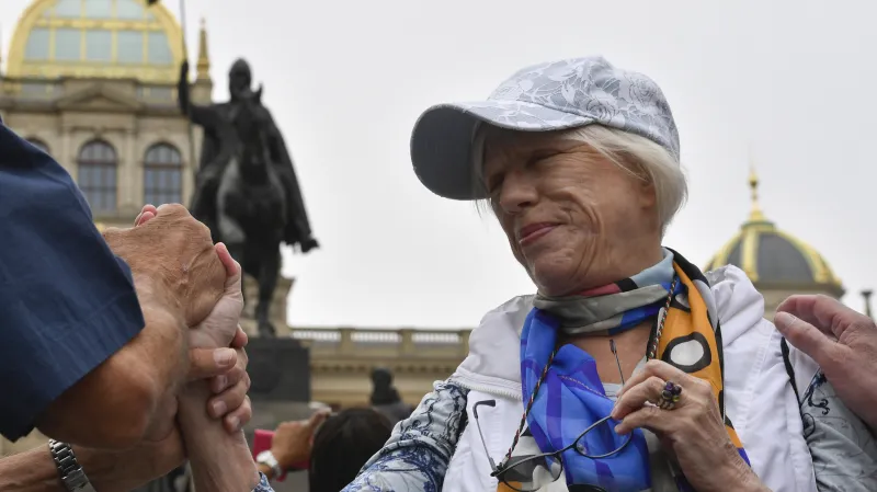 Taťjana Bajevová na happeningu v Praze