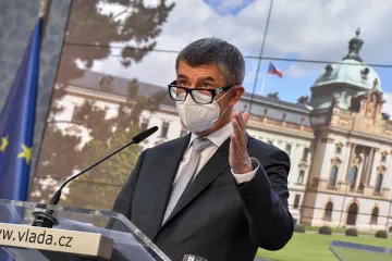 Vláda bude v pondělí jednat o dalším zpřísnění opatření, řekl Babiš. Nynější omezení prý nefungují