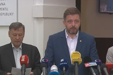 Ministři asi budou muset prokázat, že nespolupracovali s StB. Vnitro navrhuje obnovu lustrací