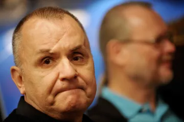 Nadsázka a špatný vtip, komentuje Miloš Čermák klip, ve kterém Jožo Ráž míří pistolí na novináře