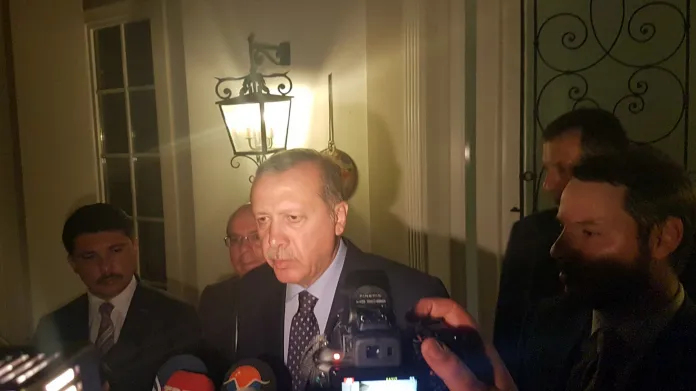 Turecký prezident Recep Tayyip Erdogan před novináři
