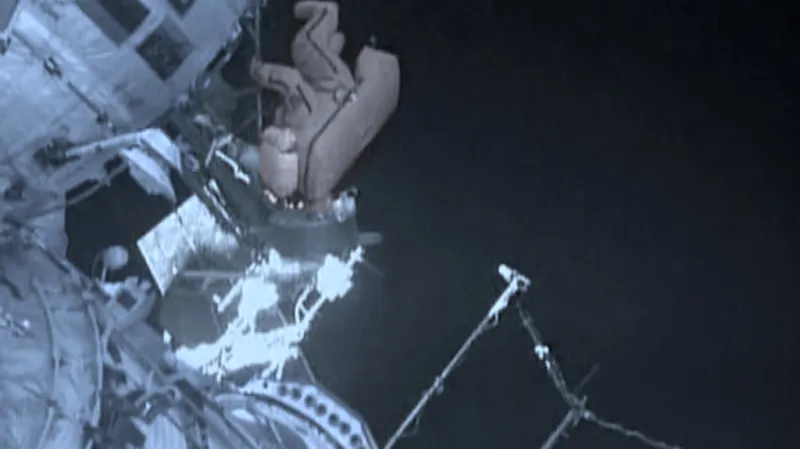 Výstup do volného prostoru na stanici ISS