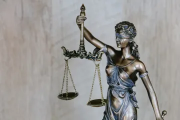 Vrchní soud pravomocně osvobodil elitního policistu ve všech bodech obžaloby