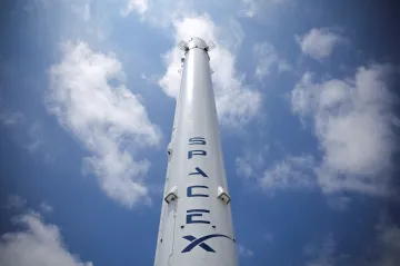 SpaceX se místo mise na Mars chce předtím soustředit na Měsíc, píše WSJ