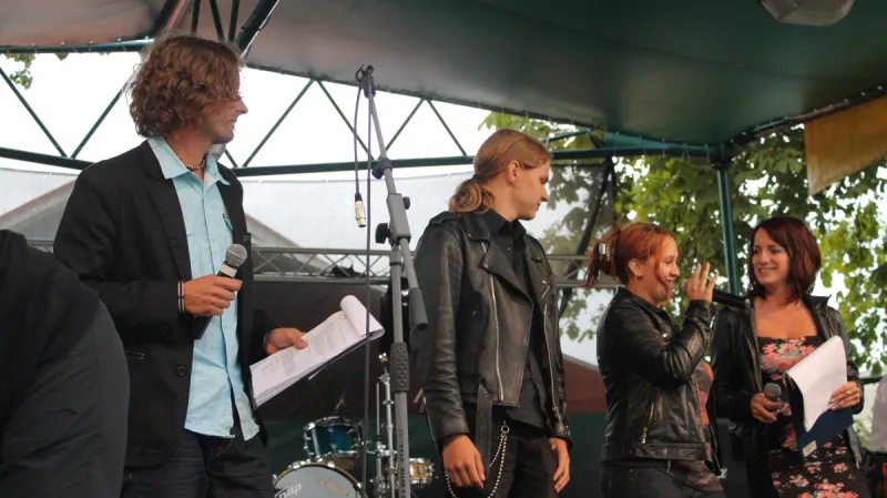 Moderátoři Radia Kulíšek na akci ve Vrchlabí