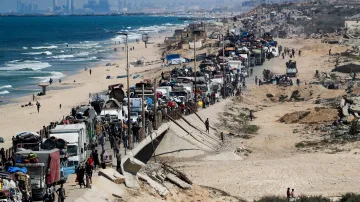 Vysídlení Palestinci prchají ze severní Gazy kvůli izraelské vojenské operaci v Gaza City