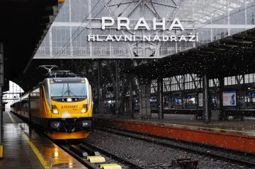 Poškozené trakční vedení zkomplikovalo provoz na hlavním nádraží v Praze