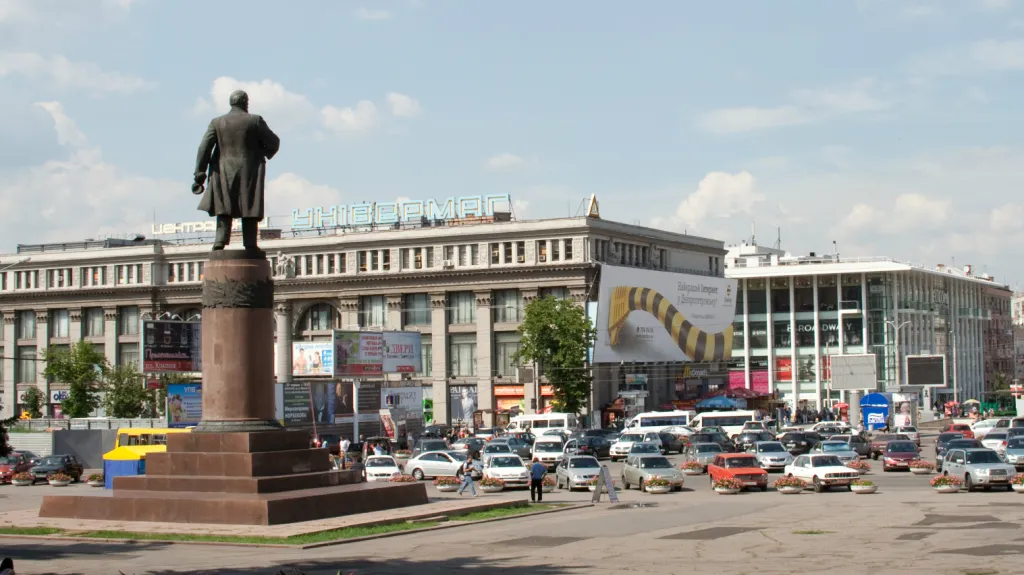 Socha Lenina v centru Dněpropetrovsku - stržena byla v březnu 2014
