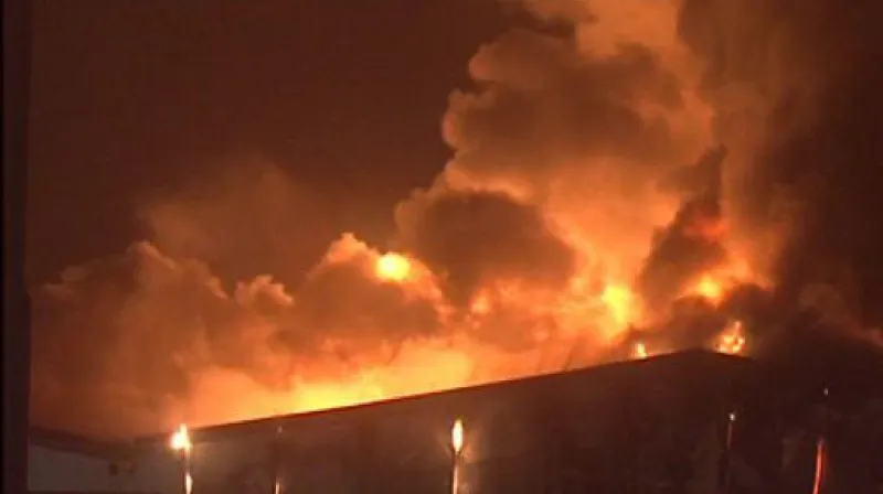 NO COMMENT: ničivý požár tržnice v Olomoucké ulici v Brně