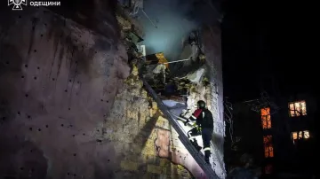 Následky ruského úderu na obytné domy v Oděse