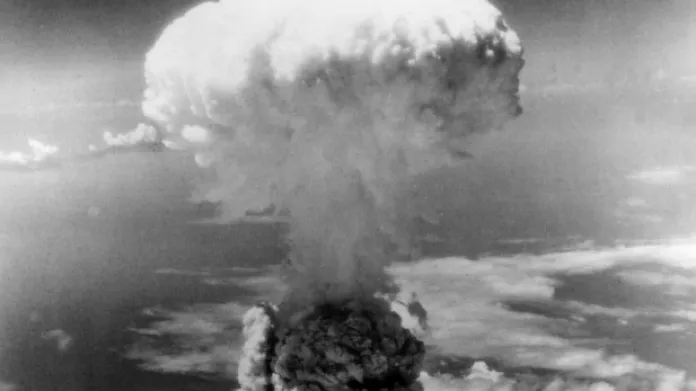 Nevyřčené dějiny Spojených států - z dílu o svržení atomové bomby na Hirošimu a Nagasaki