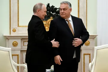 „K vašim službám“. Orbán nabízel pomoc Putinovi, píše Bloomberg