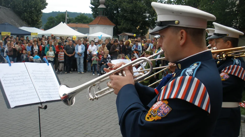 Na loňských slavnostech zahráli trubači z Hudby Hradní stráže