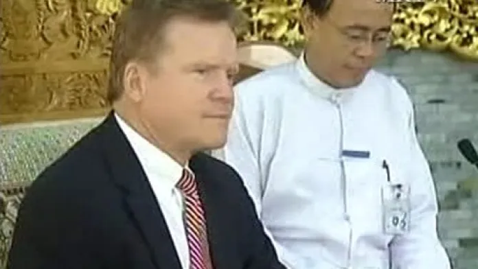 Americký senátor Jim Webb se sešel s barmskou disidentkou Su Ťij