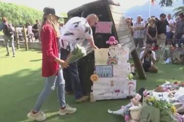 Tři roky po útoku na dětském hřišti v Annecy pobuřuje Francouze absence rozsudku