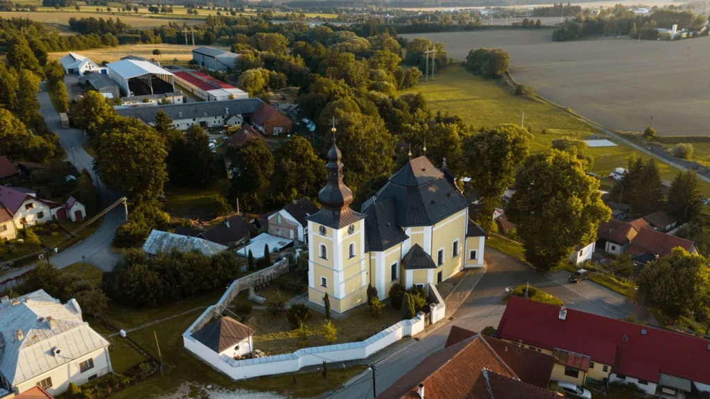 Jedno, jestli kostelík, nebo velká zakázka pro klášter, Santini všem věnoval stejnou pečlivou pozornost. Důkazem je třeba kostel Navštívení Panny Marie v Obyčtově na Vysočině. Tvar stavby připomínající želvu má symbolizovat hlavní ctnosti Panny Marie