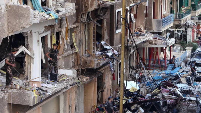 Následky pumového útoku v Bejrútu