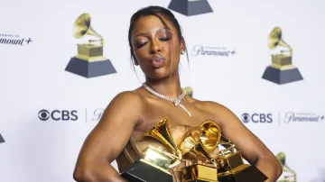 Victoria Monét na cenách Grammy za rok 2023