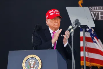 USA chystají granty pro spojence hnutí MAGA v Evropě i ve světě, píše FT