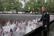 Teroristické útoky z 11. září spojily americký národ. Biden během piety kritizoval příliv politického násilí