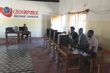 Vodní vrt, výuka žáků, obnova protržené hráze. Česko pomáhá Zambii