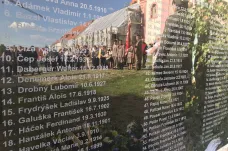 Pamětní deska v Louckém klášteře připomíná přes osmdesát politických vězňů ze Znojemska 
