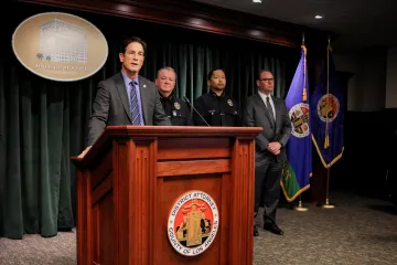 Prokurátoři v USA obžalovali v případě smrti Reinerových jejich syna z vraždy