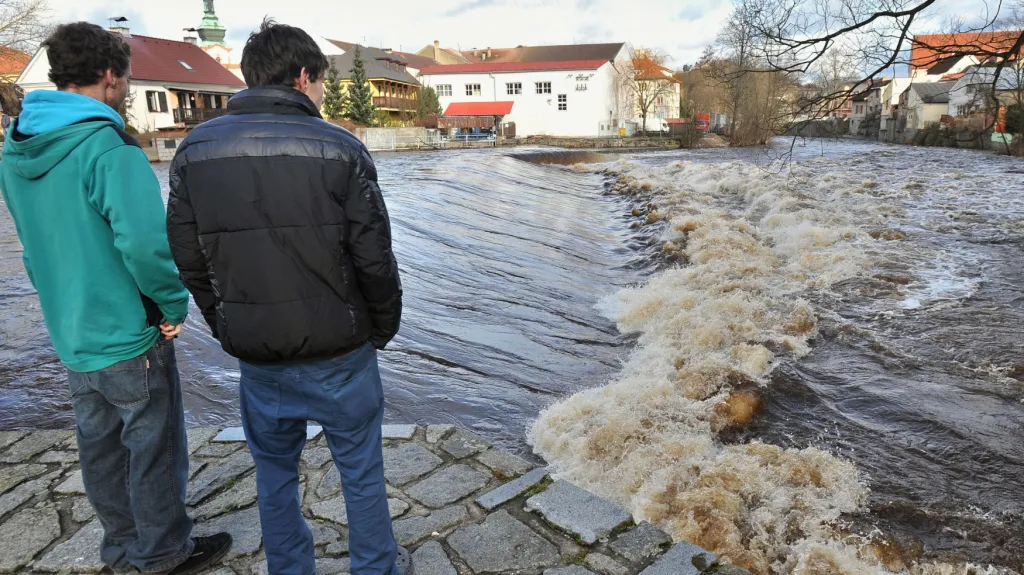 Rozvodněná řeka Otava v Sušici (leden 2015)