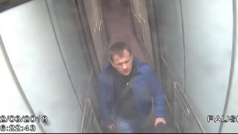 Fotografie zachycující Alexandra Petrova na britském letišti Gatwick