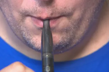 Spotřební daň na e-cigarety by mohla být likvidační. Koalice řeší její případné snížení
