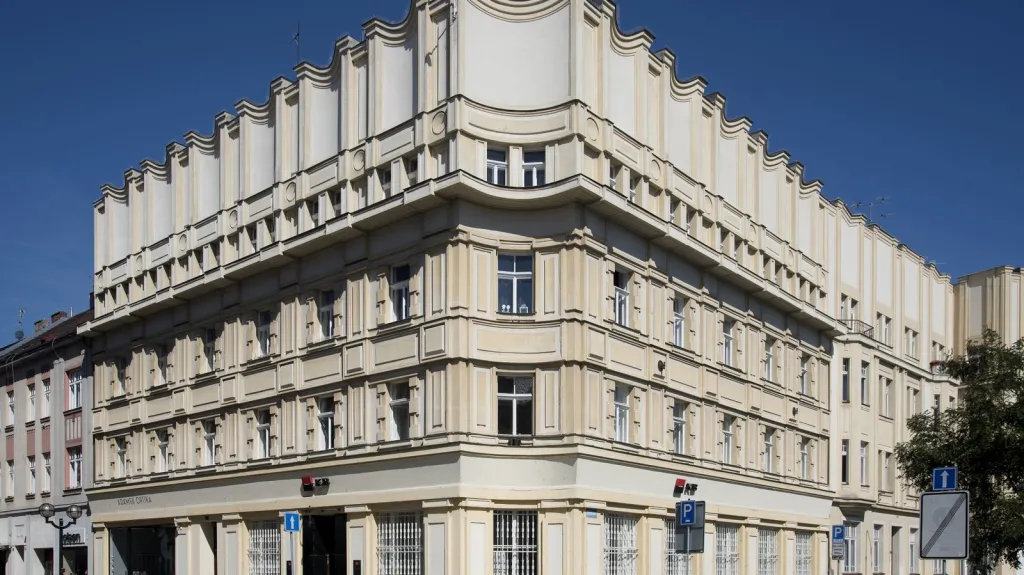 Anglobanka v Hradci Králové (architekt: Josef Gočár, 1922–23)