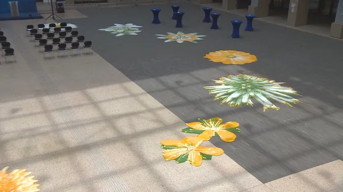 Český koberec s věnečkem květů v sídle Rady EU