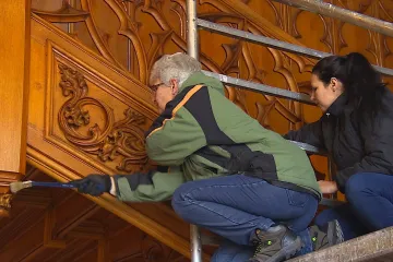 Oprášit lustry, vyčistit skleník. Na lednickém zámku se chystají na první návštěvníky